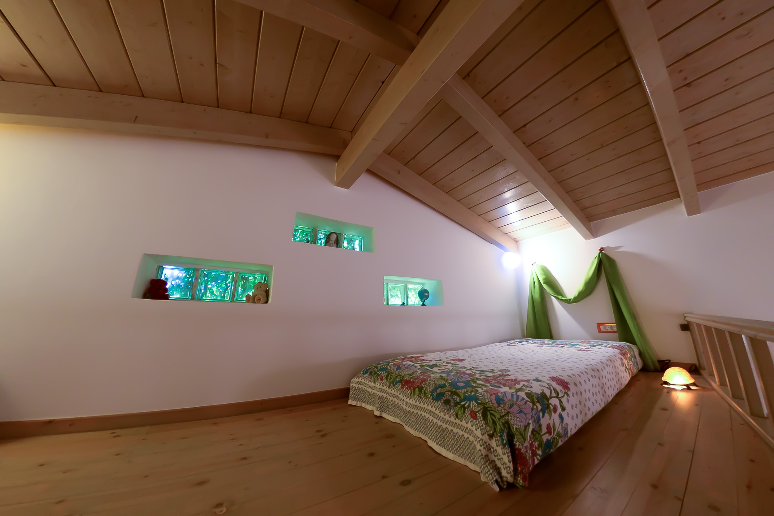 monokatoikia-thalassa-vraxnaiika-viomixaniki-perioxi