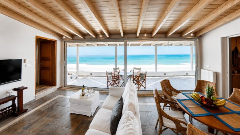 Patras Luxury Seaside House | Παραθαλάσσια Βίλα δίπλα στο Κύμα