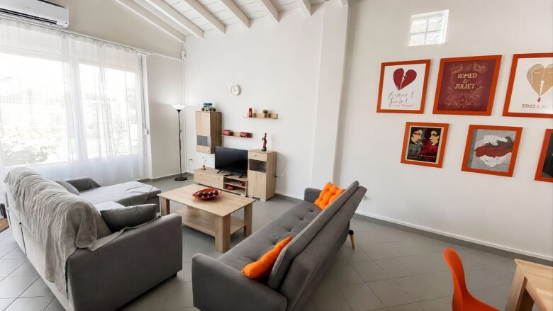 Patras Romeo House | Ισόγεια Κατοικία 750μ από την Παραλία Πάτρας