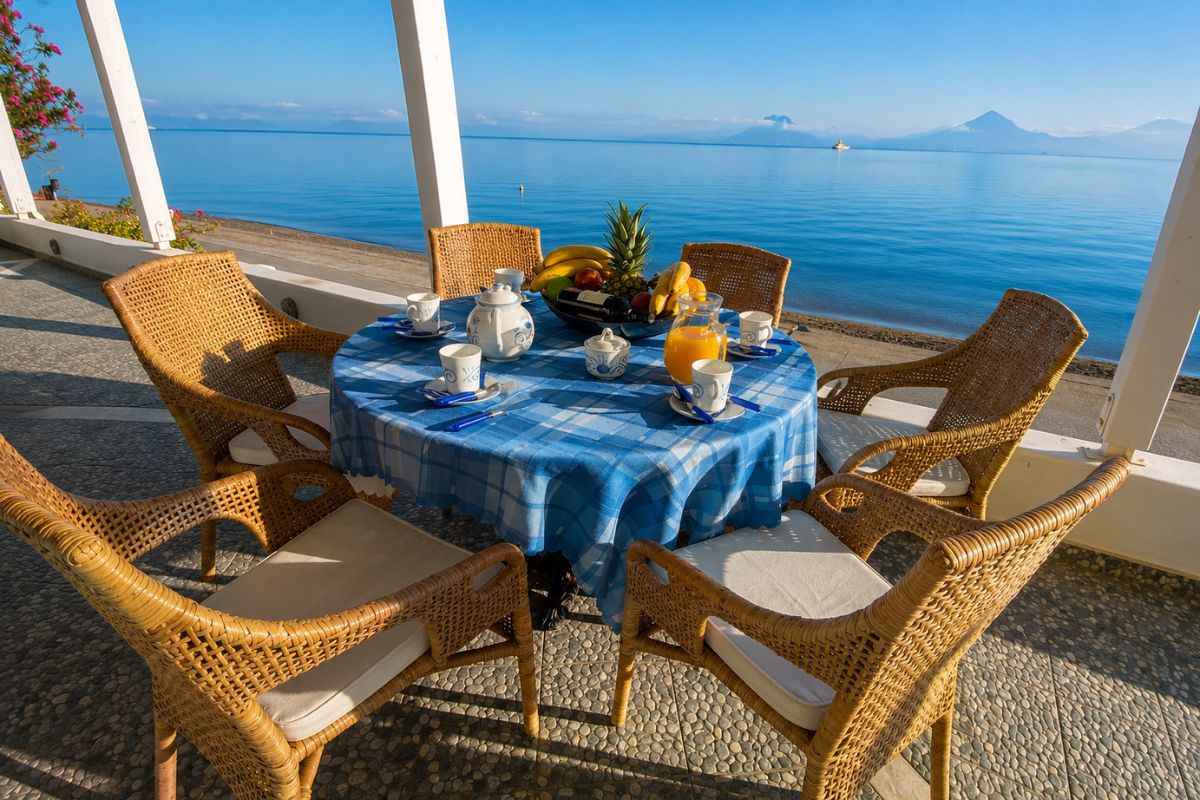 Πρωινό με θέα θάλασσα από βεράντα στο Patras Luxury Seaside House, Πάτρα