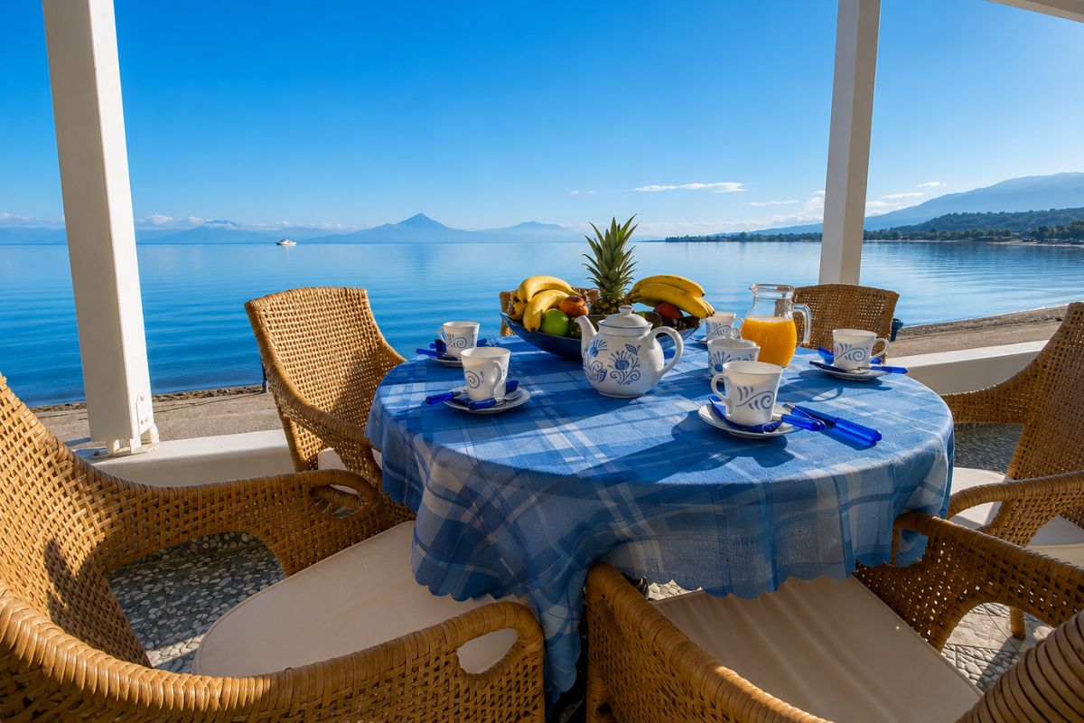 Πρωινό με θέα θάλασσα από βεράντα στο Patras Luxury Seaside House, Πάτρα