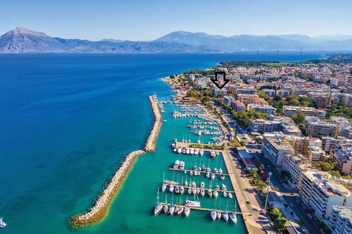 Εναέρια άποψη της Μαρίνας Πατρών με την τοποθεσία του Patras Marina – Blue Sky